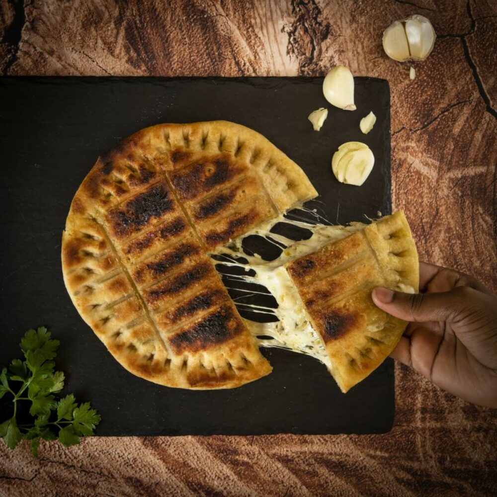 Garlic Braai Pie - Cheezy (365 g) - Image 2